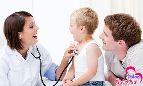 Chăm sóc sức khỏe trẻ em - Trách nhiệm của gia đình và xã hội