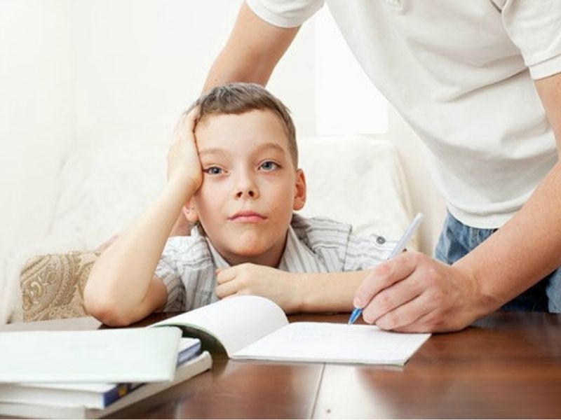 Trẻ mất tập trung giảm chú ý thường gặp ở trẻ độ tuổi 3-11 tuổi