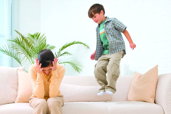 Trẻ mất tập trung có xu hướng không ngồi yên một chỗ được trong khoảng thời gian dài